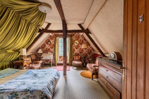 3 bedrooms, iron/ironing board, bed sheets