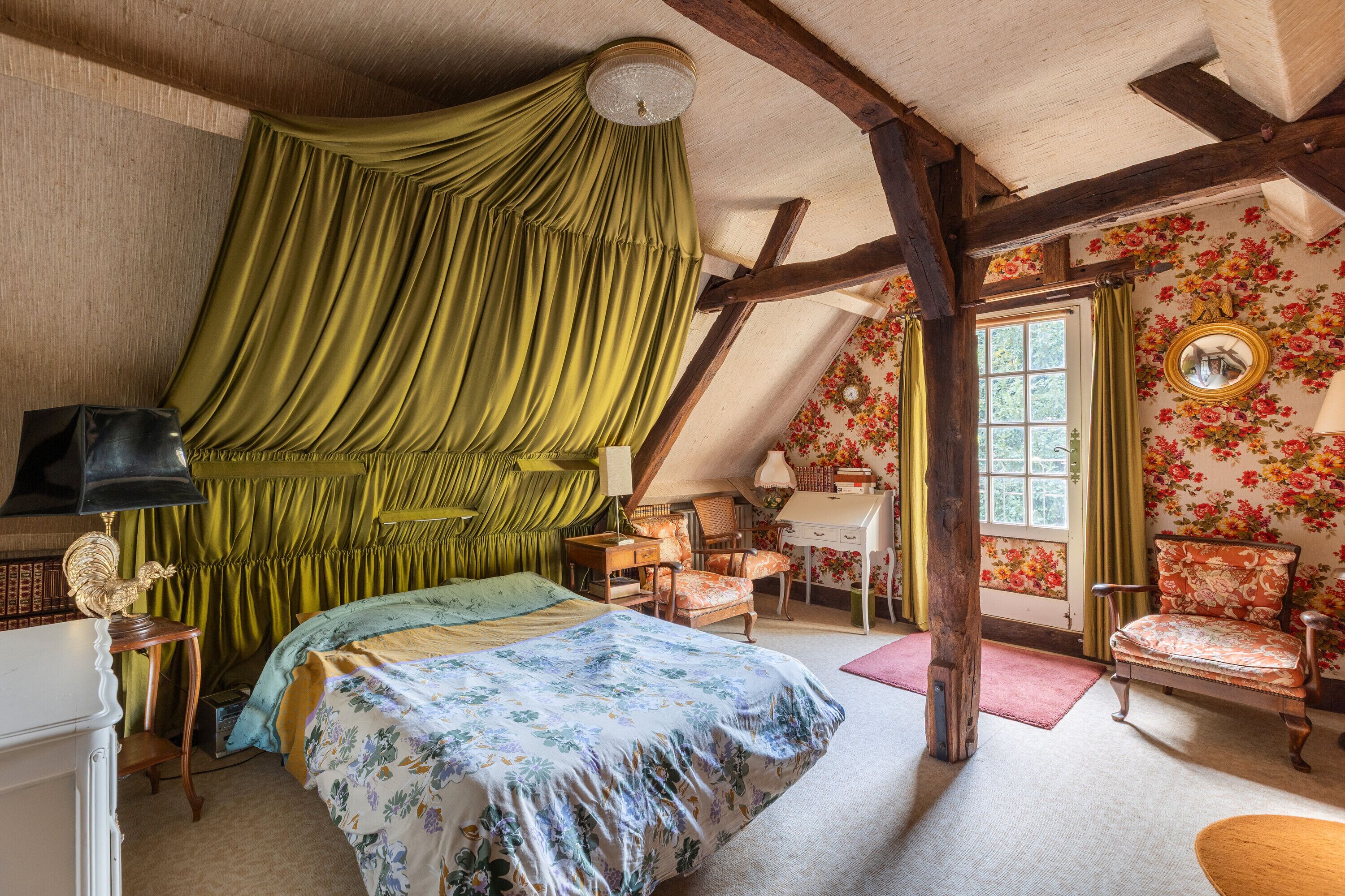 3 bedrooms, iron/ironing board, bed sheets