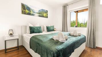 1 Schlafzimmer, Zimmersafe, Schreibtisch, Bügeleisen/Bügelbrett