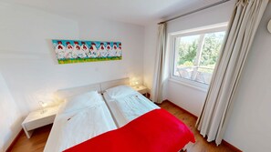 1 bedroom, in-room safe, WiFi, bed sheets