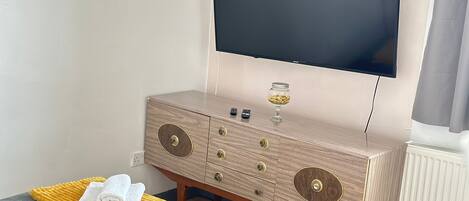 1 bedroom, iron/ironing board, Internet, bed sheets