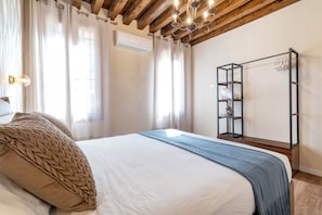 2 bedrooms, iron/ironing board, bed sheets