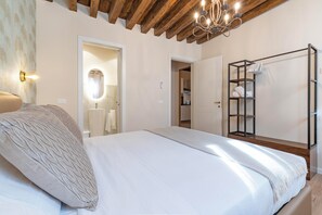 2 bedrooms, iron/ironing board, bed sheets