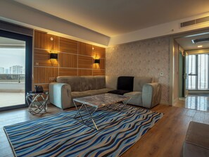 Suite | Caja fuerte y espacio para trabajar con un portátil