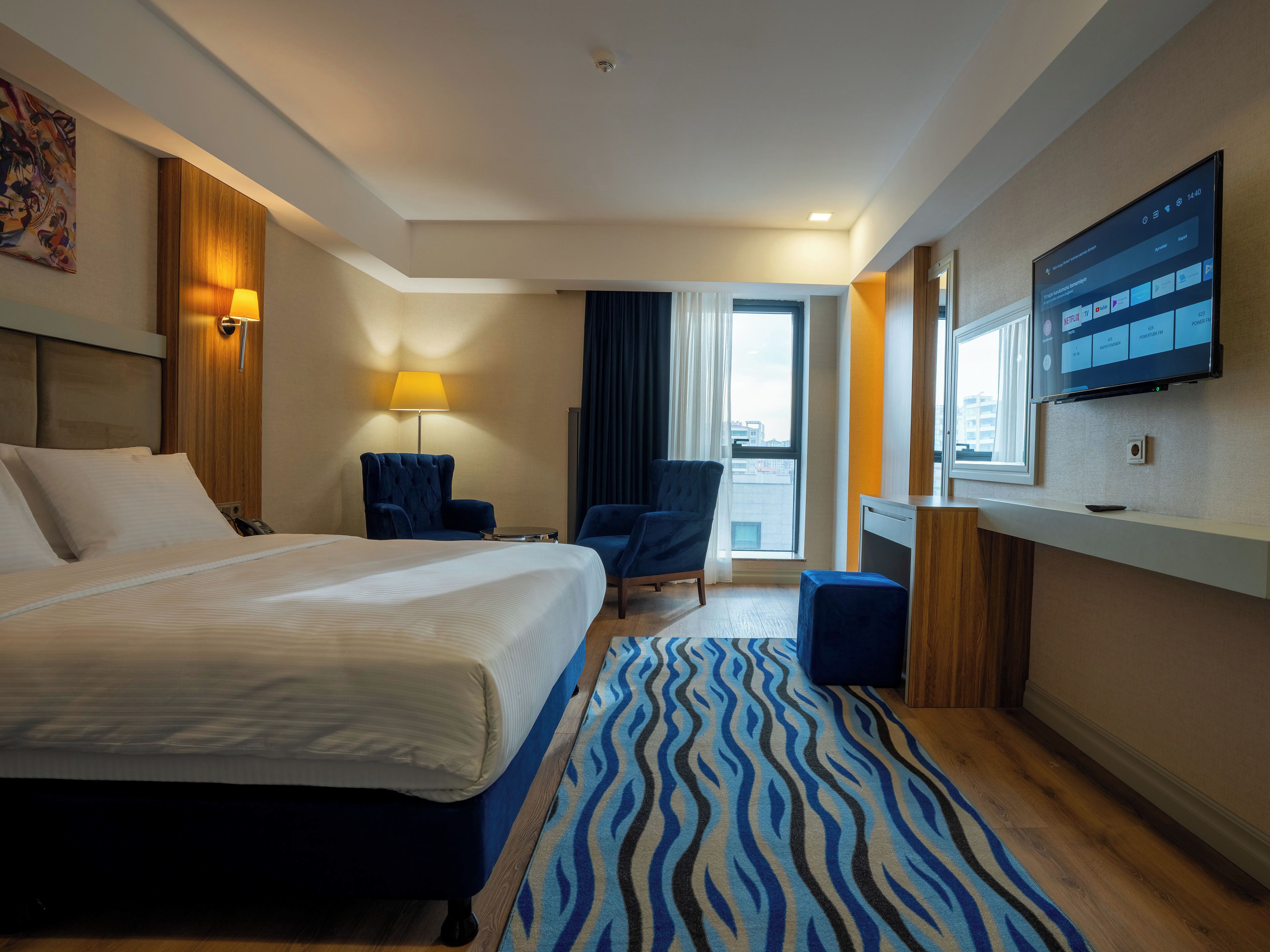 In-room safe, laptop workspace, iron/ironing board, free WiFi