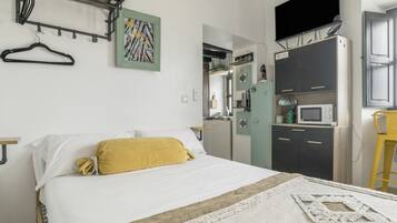 1 slaapkamer, een strijkplank/strijkijzer, wifi, beddengoed