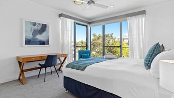 5 bedrooms, iron/ironing board, WiFi, bed sheets