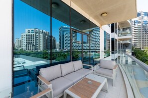 Apartment - Prime Palm Jumeirah 3BR w Beach Access (Dubai)