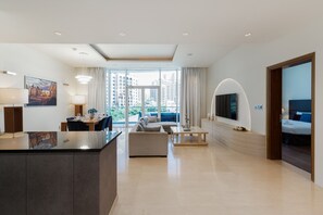 Apartment - Prime Palm Jumeirah 3BR w Beach Access (Dubai)