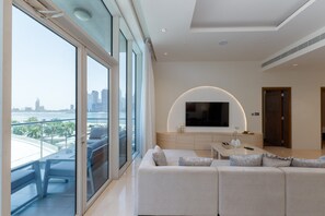 Apartment - Prime Palm Jumeirah 3BR w Beach Access (Dubai)