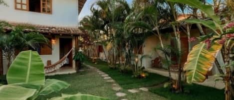 Hồ bơi ngoài trời