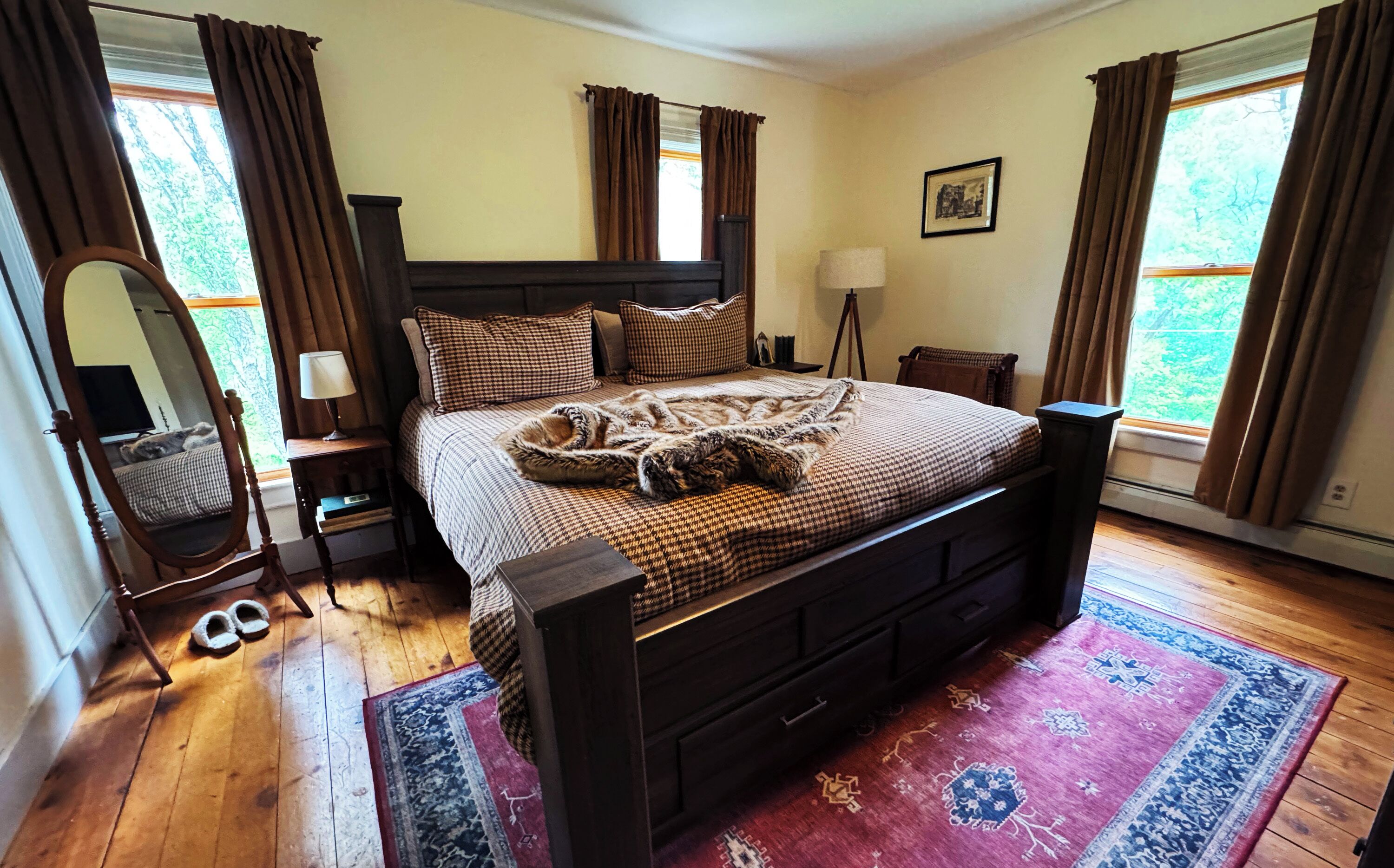 4 bedrooms, internet, bed sheets