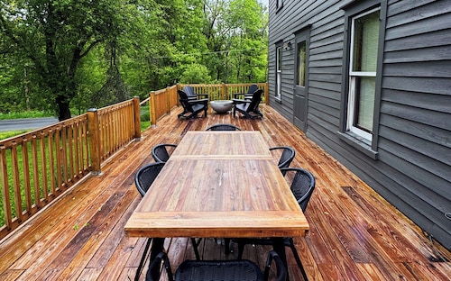 Charming 4-bedroom farmhouse in brilliant Franklin with AC