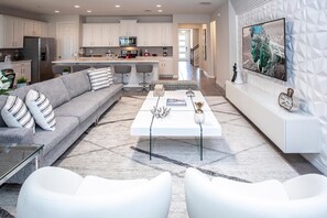 Smart TV, video games, table football - Themed Rooms | Spacious | Free Resort Access! (Kissimmee)