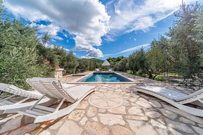 Holiday House Ivan with heated pool and jacuzzi