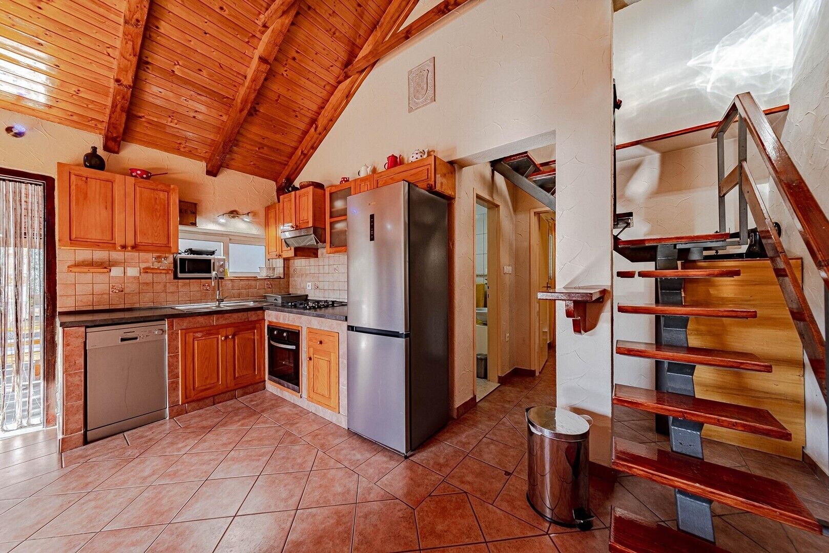 ثلاجة، ميكروويف، فرن، موقد طهي مسطح