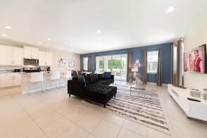 Smart TV - Modern Family Home w/ Pool Heat & Close to Disney! (Kissimmee)