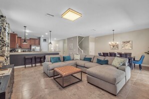Smart TV, ping pong - Themed 9BR Family Home in ChampionsGate (Davenport)