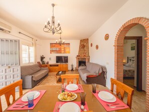 Interior - Cubo's Casa Rural Fernando Family Fun / private pools / air conditioning / free Wi-Fi (Cártama)