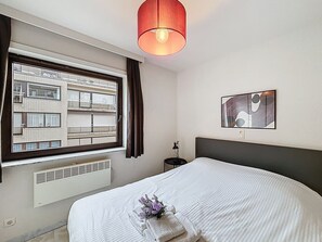 2 slaapkamers, geluiddichte muren, een strijkplank/strijkijzer, wifi