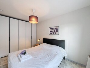 2 chambres, fer et planche à repasser, Wi-Fi, draps fournis
