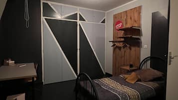 3 habitaciones, tabla de planchar con plancha, wifi y ropa de cama