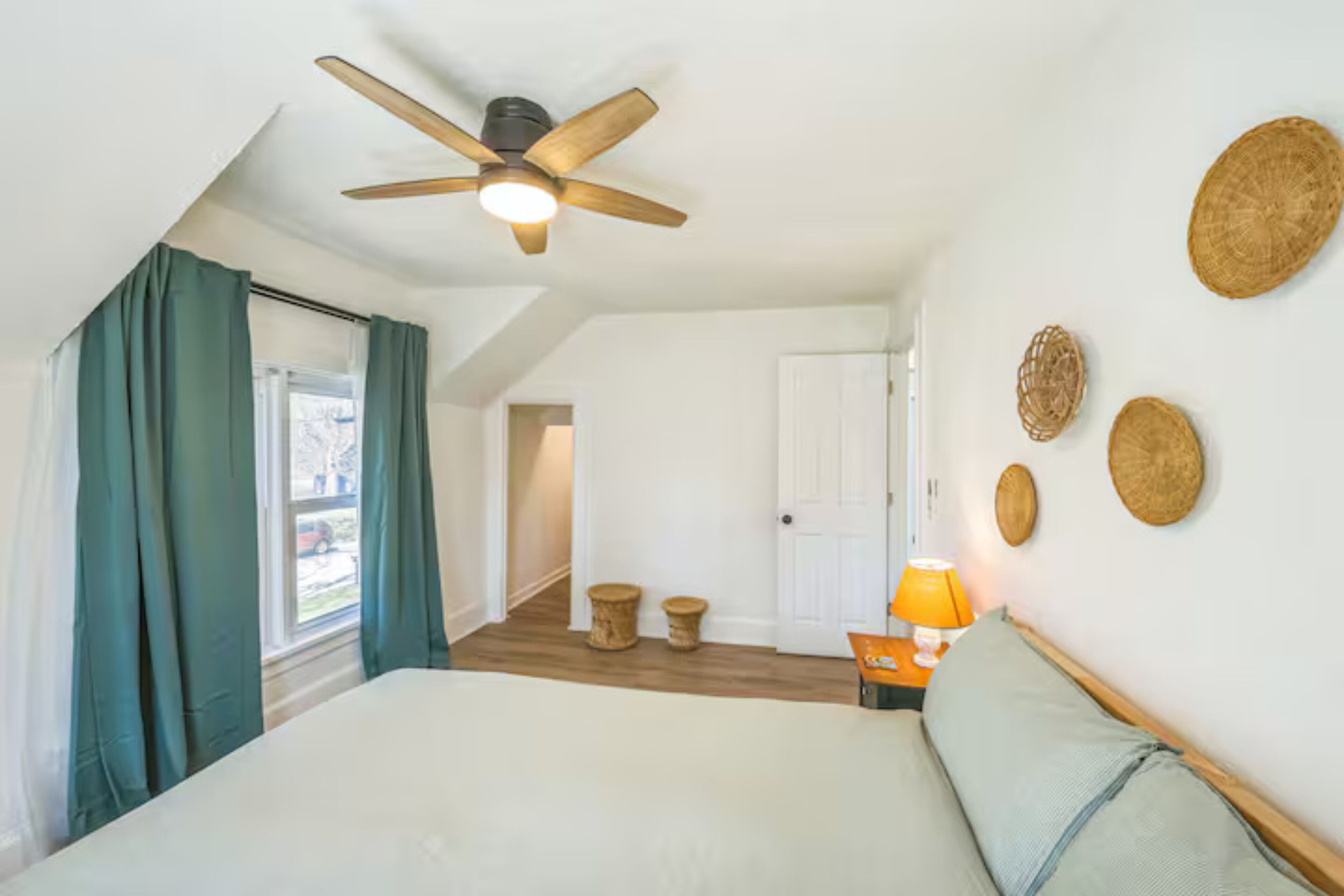 3 عدّة غرف نوم ومكواة/لوح كي وواي فاي مجانًا وملاءات أسرّة