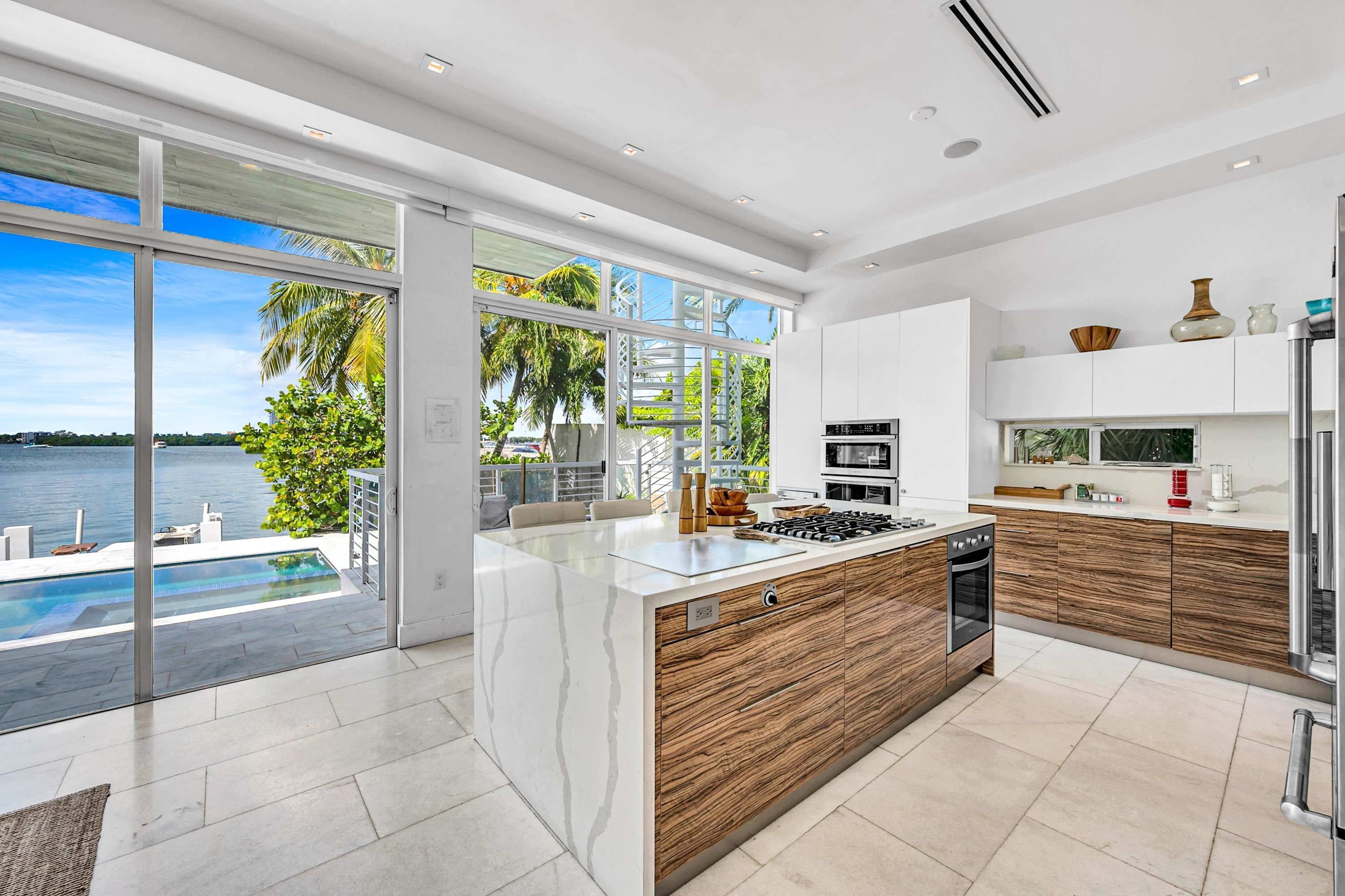 Villa | 6 bedrooms, desk, Internet