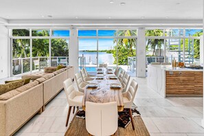 Villa | 6 dormitorios, escritorio, Internet