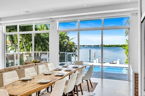 Villa | 6 bedrooms, desk, Internet