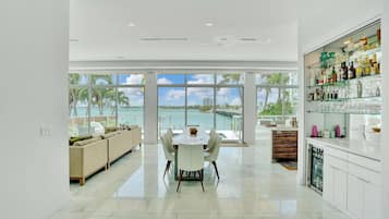 Villa | 6 bedrooms, Internet