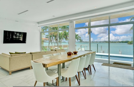 Villa | 6 bedrooms, Internet