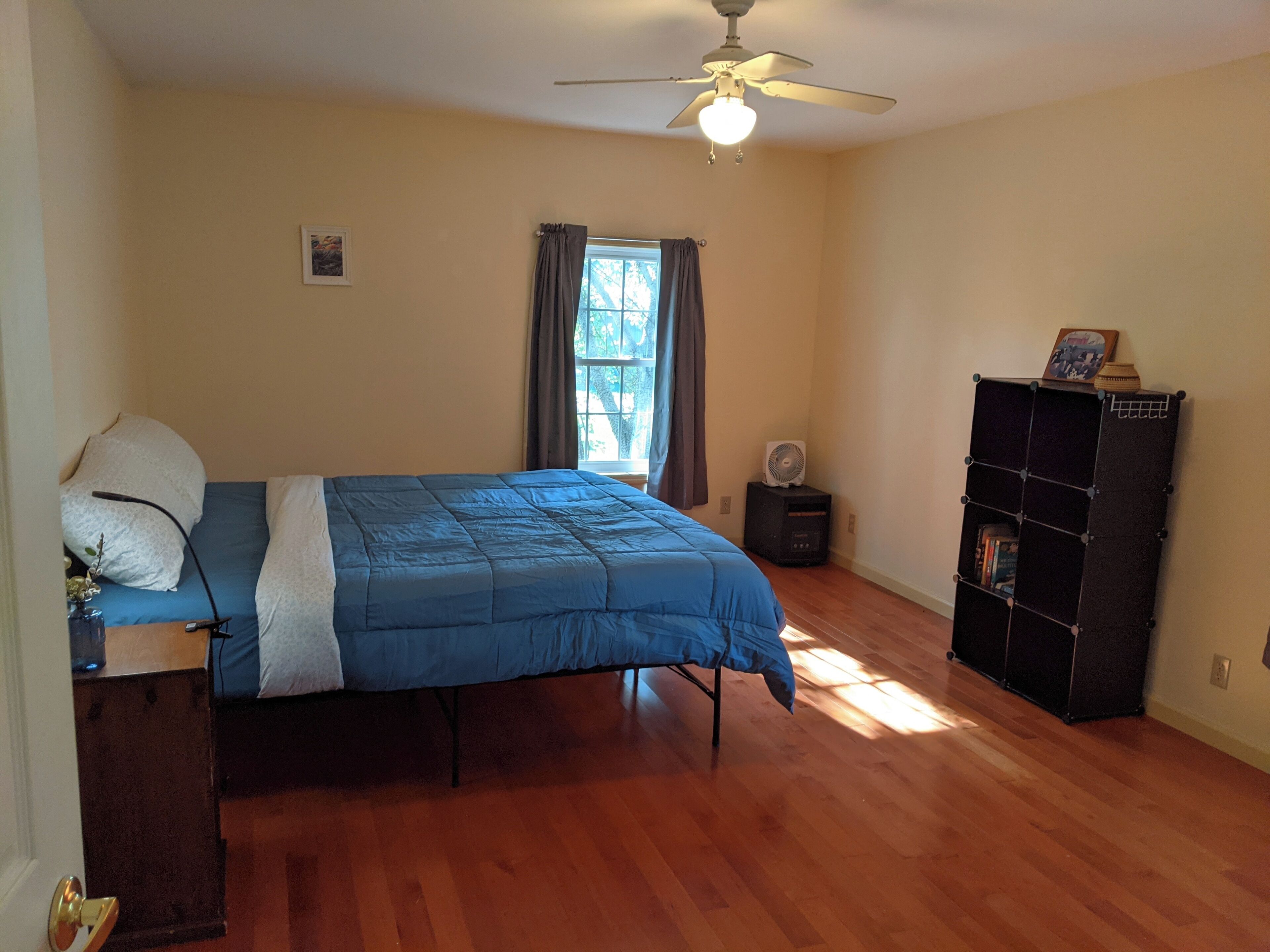 1 habitación, tabla de planchar con plancha, wifi y ropa de cama 