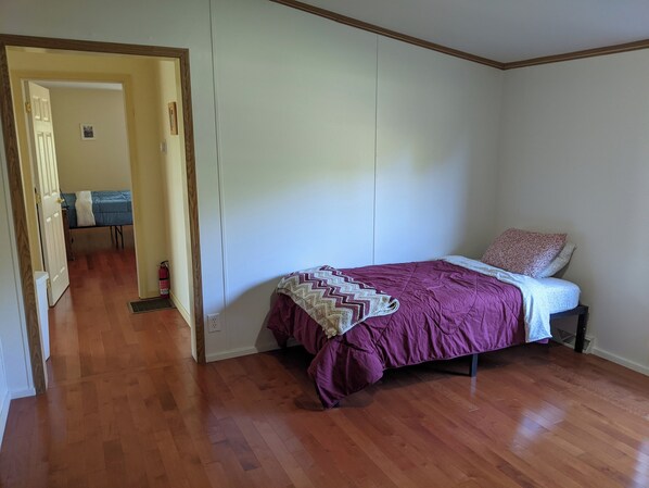 1 bedroom, iron/ironing board, WiFi, bed sheets - Large 1-Bdrm+ Apartment Surrounded by Nature in Rural Vermont (Addison)