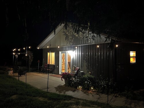 The Fox Den Guesthouse, enjoy beautiful WI countryside yet just 3 miles to I94!