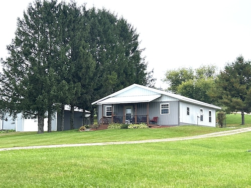 The Fox Den Guesthouse, enjoy beautiful WI countryside yet just 3 miles to I94!
