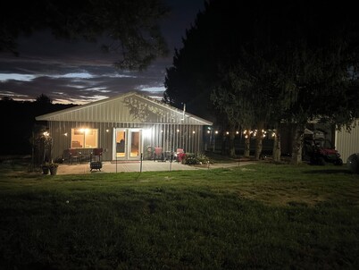 The Fox Den Guesthouse, enjoy beautiful WI countryside yet just 3 miles to I94!