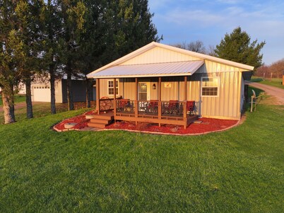 The Fox Den Guesthouse, enjoy beautiful WI countryside yet just 3 miles to I94!