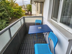 Outdoor dining - Student Grey Apartment w/ Full ammenities. Spacious 2 room Balcony (Timisoara)