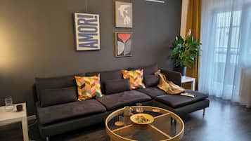 Una Smart TV, libros
