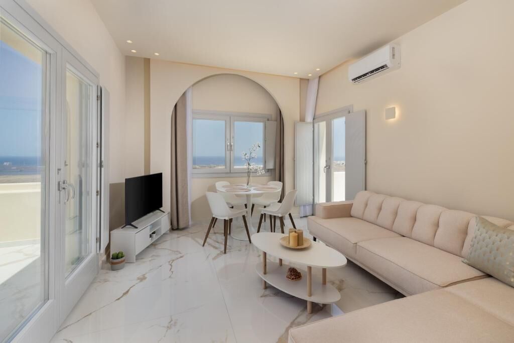 Luxury Apartment, 2 Bedrooms, Balcony, Hill View | Living room