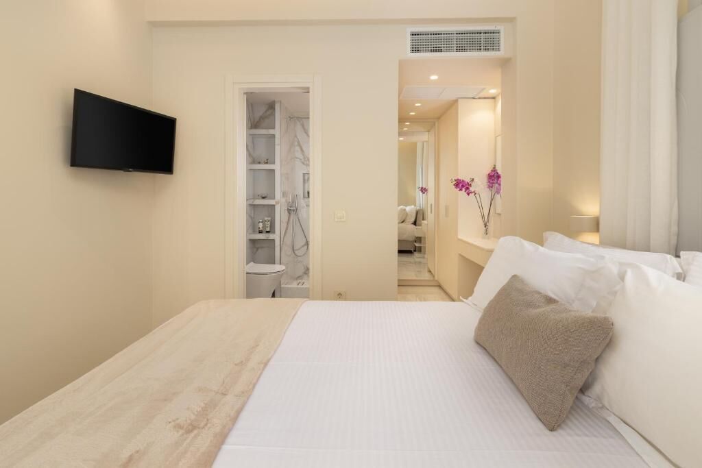 Deluxe Apartment, 1 Bedroom, Balcony, City View | Wardrobe