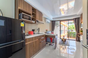 Fridge, microwave, stovetop, toaster