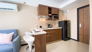 Fridge, microwave, stovetop, toaster