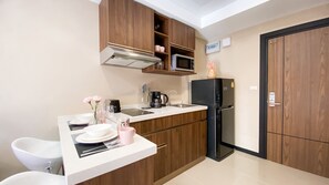 Fridge, microwave, stovetop, toaster