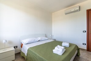 2 bedrooms, WiFi, bed sheets