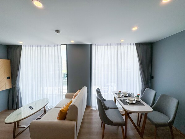 Dining - Suite Solis 2BR | Resort Pool View | 300m to Rawai (Rawai)