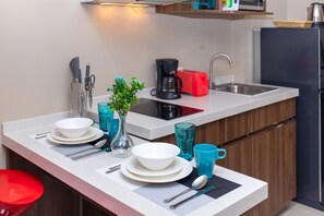 Fridge, microwave, stovetop, dining tables