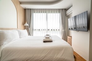 2 bedrooms, iron/ironing board, WiFi