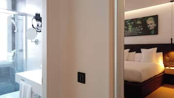 Junior suite | Luxe beddengoed, donzen dekbedden, Select Comfort-bedden, een minibar